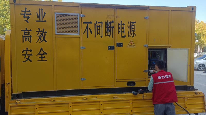 台山柴油发电机组和UPS电源配合使用时，如何避免切换过程中的电力中断？